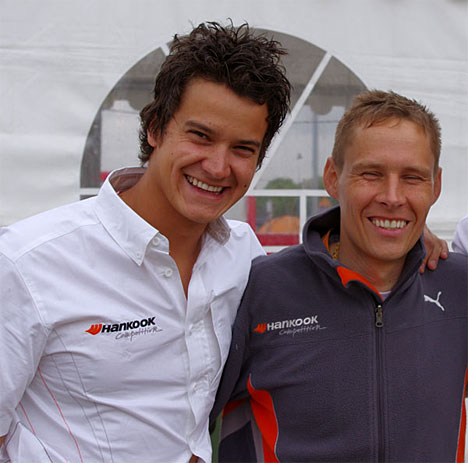 Dominik Farnbacher (tv) fra Tyskland og danske Allan Simonsen blev nr. 2 i LMGT2 klassen i 24-timers Le Mans. D. 6.-7. august skal de dyste imod hinanden i Royal ProAm klassen ved Copenhagen Historic Grand Prix